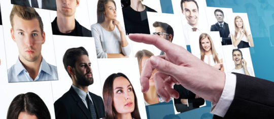 Suivre en matière d'emploi